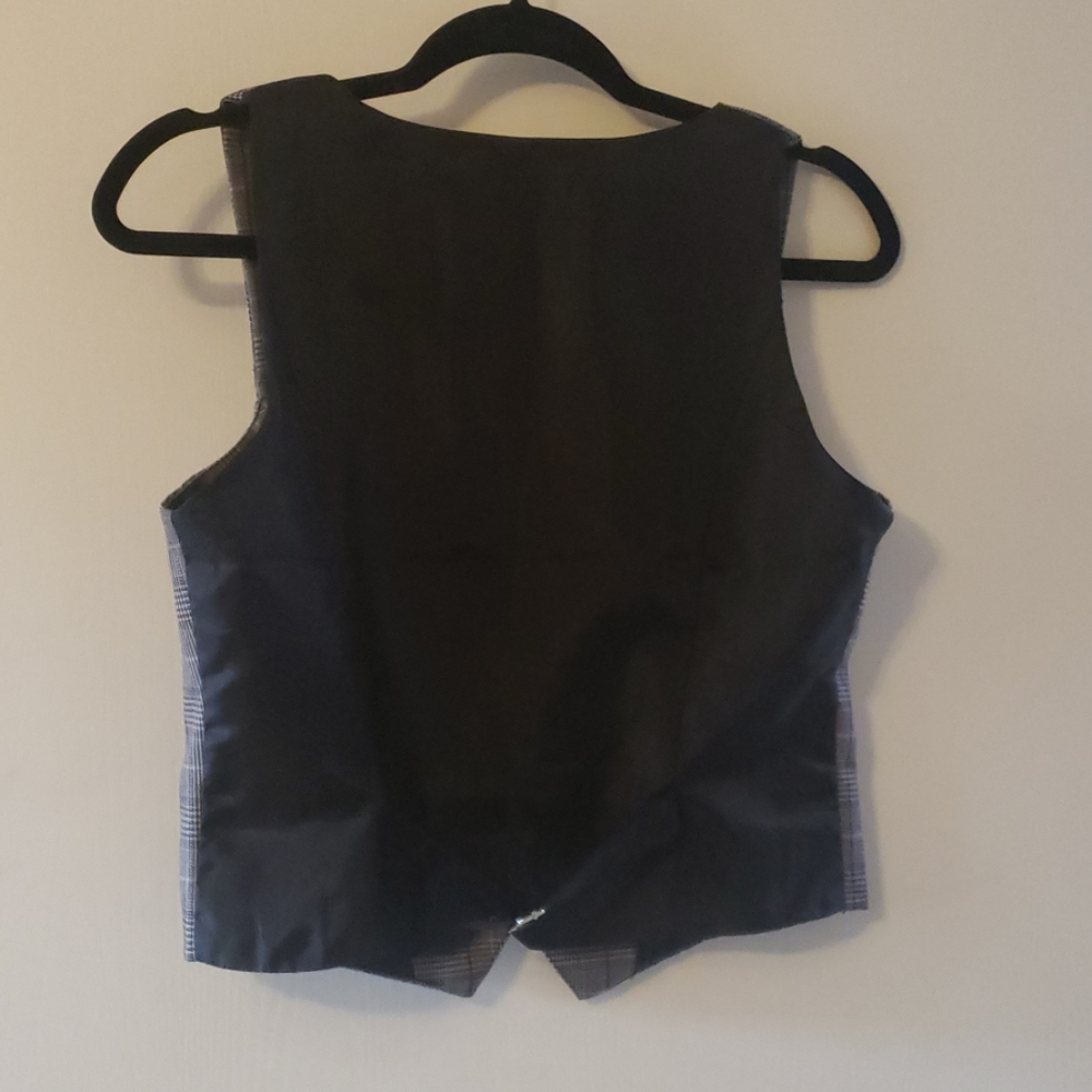 Vest - Picture 2 of 2